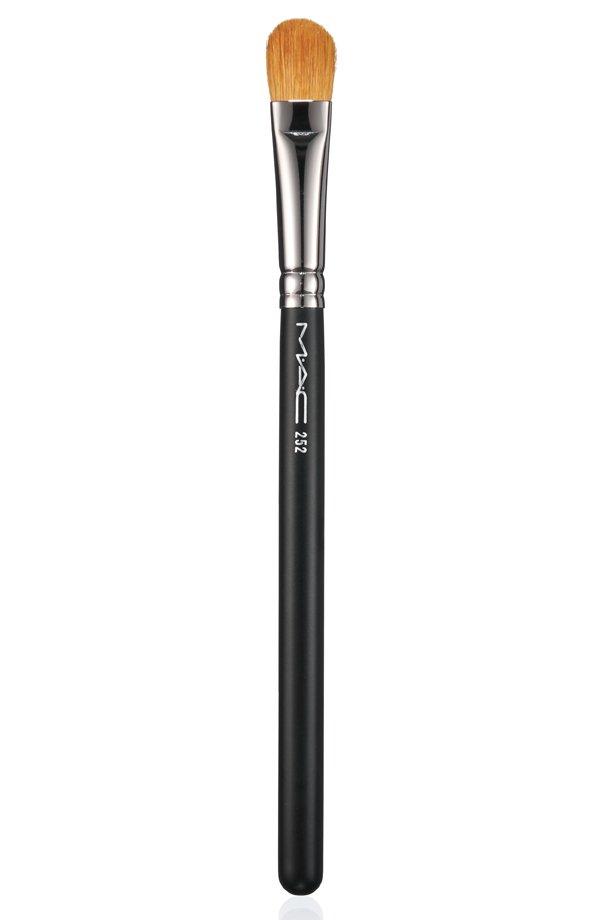 Image of MAC Cosmetics 252 Large Shader Brush