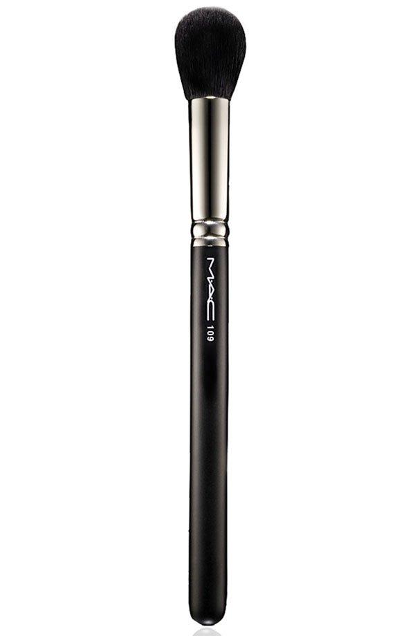 Image of MAC Cosmetics 109 Small Contour Brush
