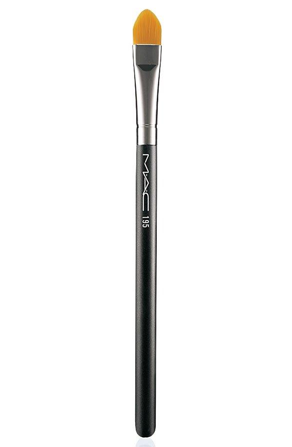 Image of MAC Cosmetics 195 Concealer Brush