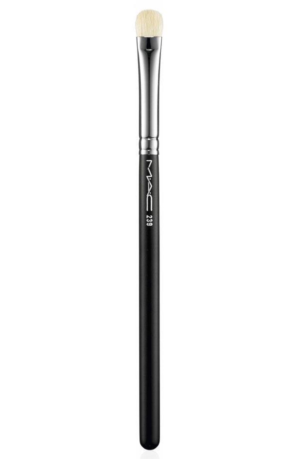 MAC Cosmetics  Eye Shader Brush 239 