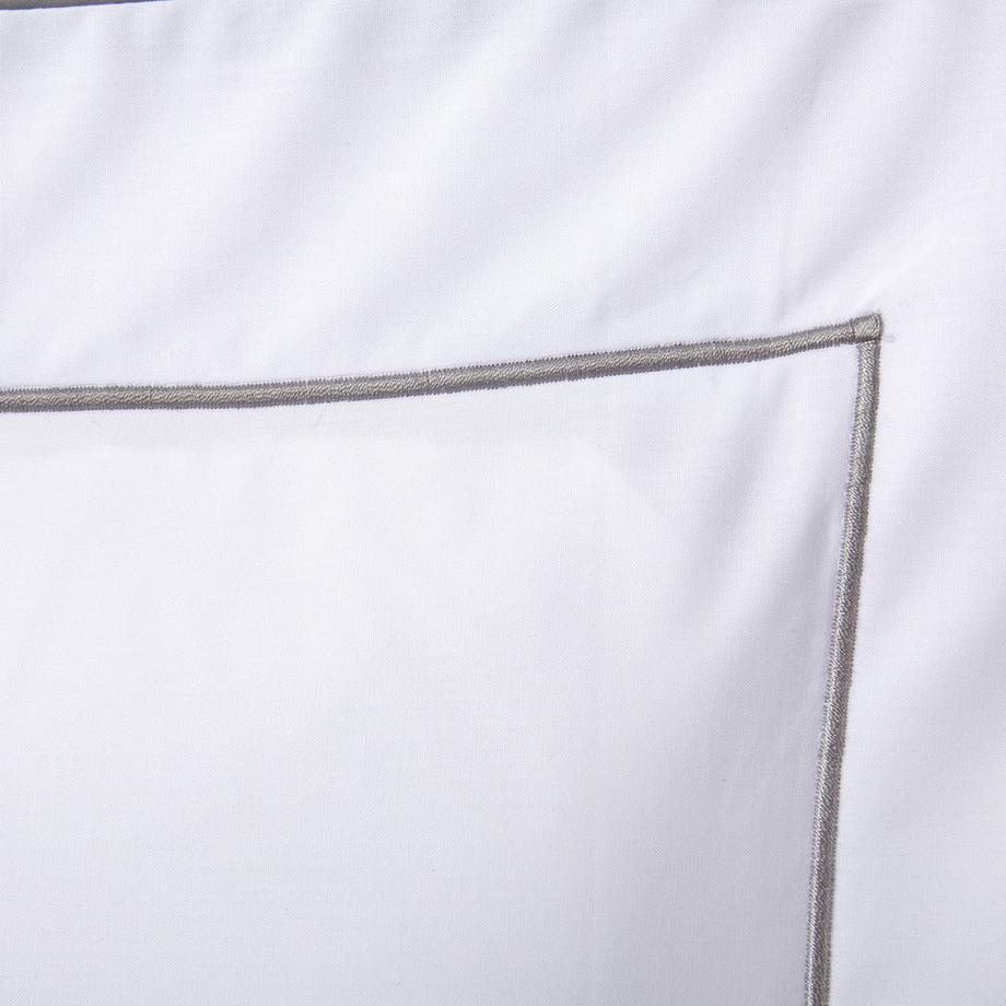 Yves Delorme Flandre Kissenbezug mit besticktem Rand  