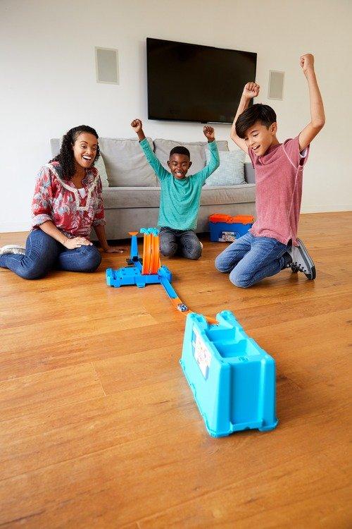 Hot Wheels  Stunt Builder Super Multi-Looping Box 