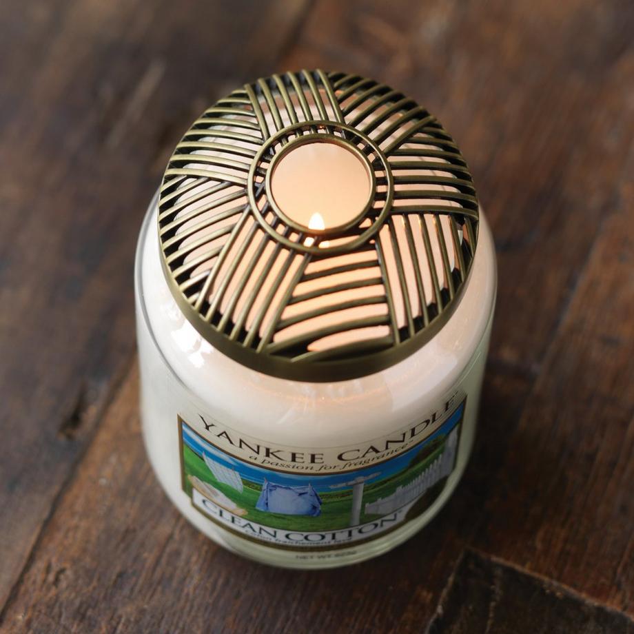 YANKEE CANDLE Crosshatch Brass Portacandela 