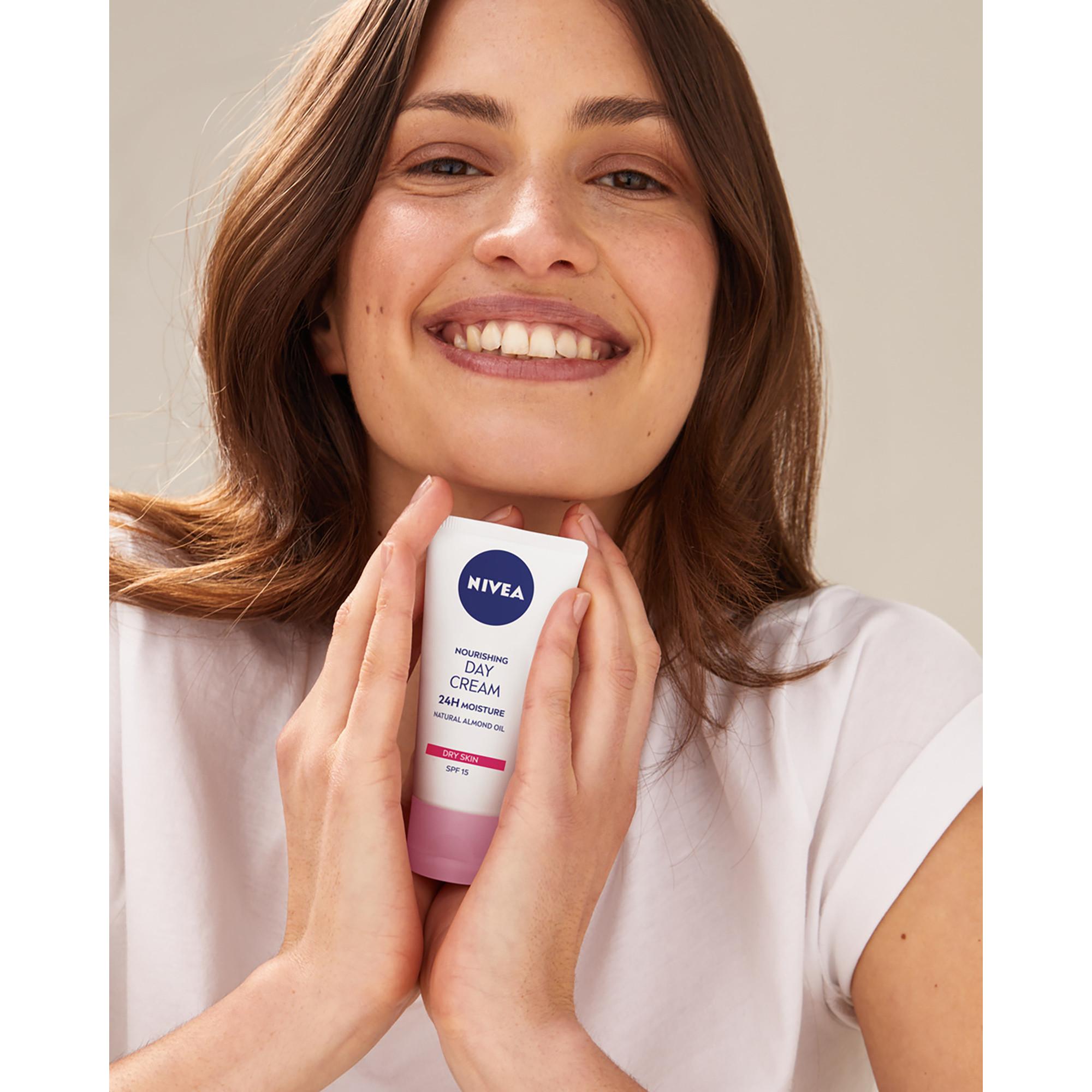 NIVEA Reichhaltige Tagescreme Reichhaltige Tagescreme für trockene Haut  