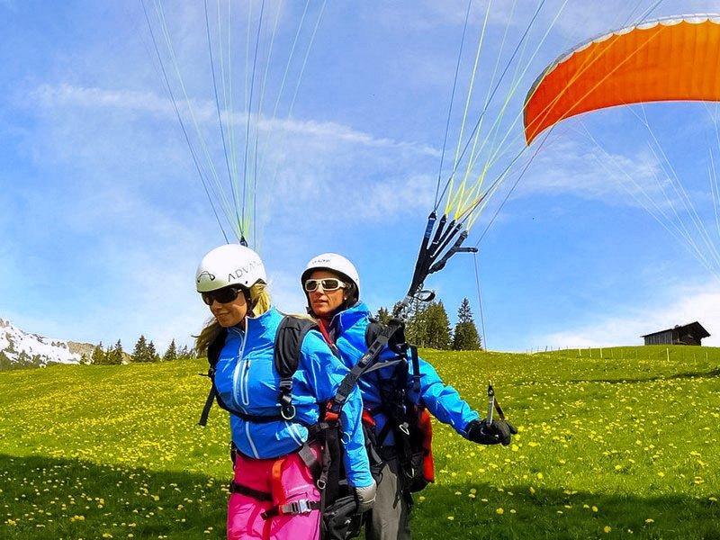 Smartbox  Emozioni in parapendio: 1 volo tandem di 20 minuti nel Canton Friburgo - Cofanetto regalo 