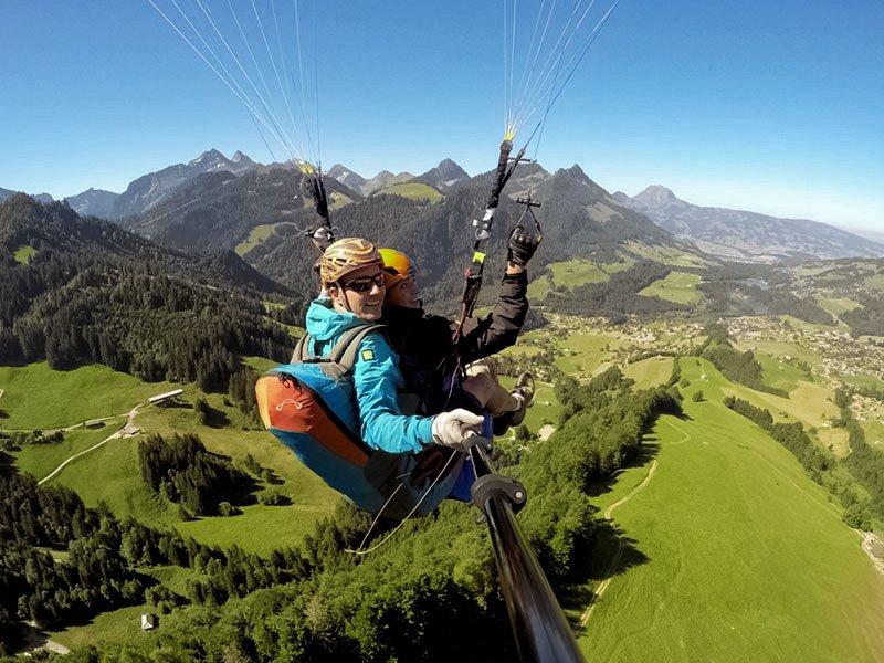 Smartbox  Emozioni in parapendio: 1 volo tandem di 20 minuti nel Canton Friburgo - Cofanetto regalo 