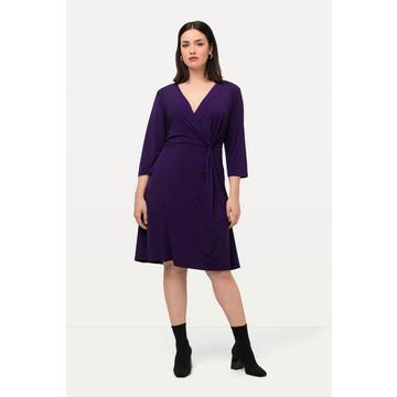 Robe en tissu fluide, décolleté en V et manches 3/4, drapé