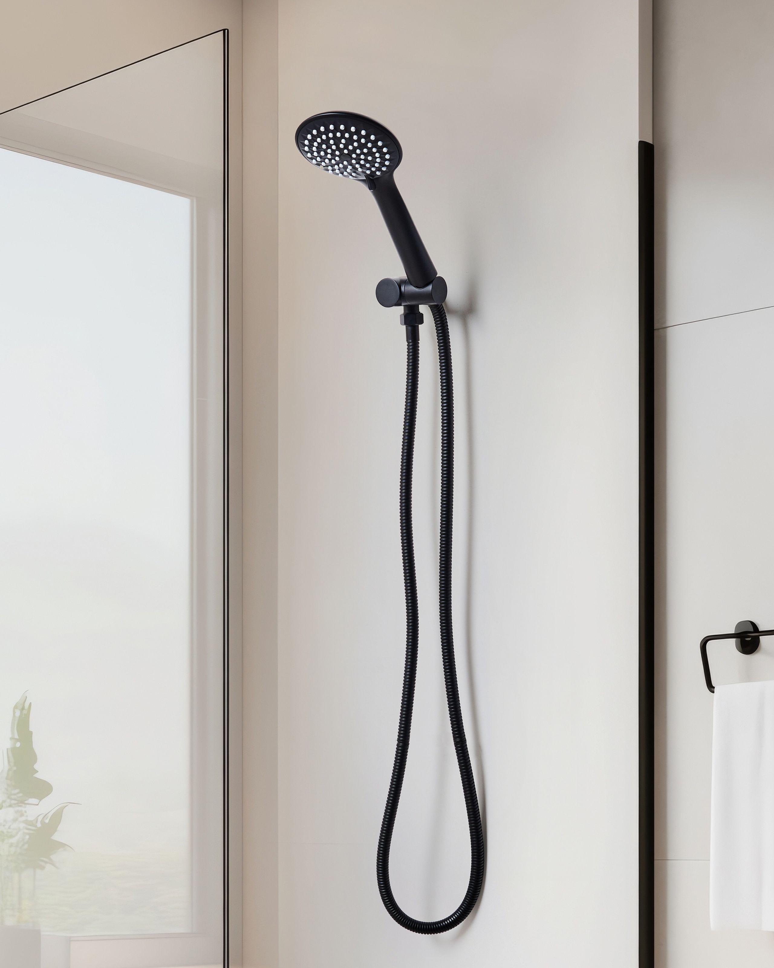 Beliani Duschkopf mit Schlauch aus ABS (robuster Kunststoff) Klassisch UYUCA  