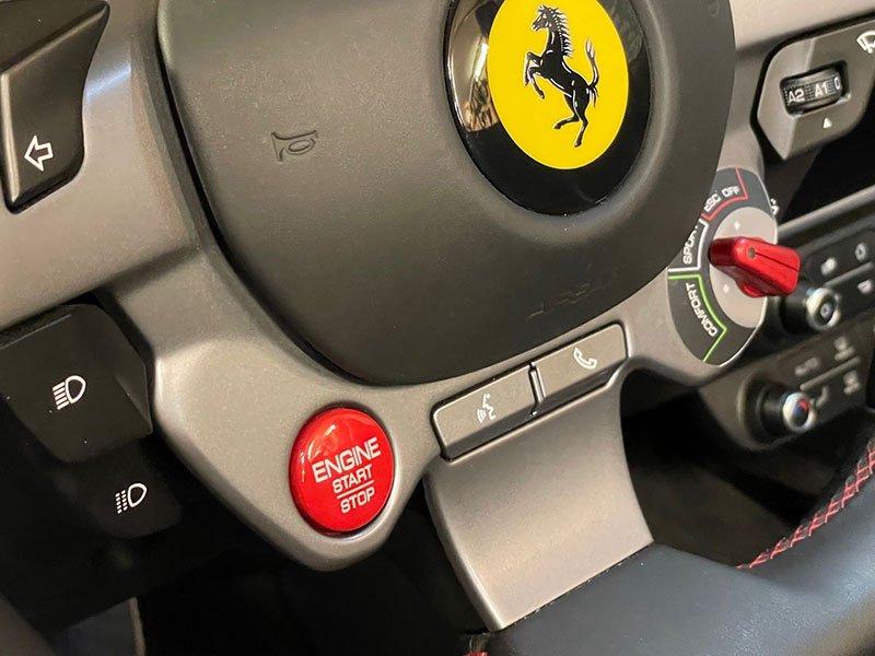 Smartbox  Erlebnisfahrt im Ferrari Portofino: 8-stündige Tour für 2 Personen - Geschenkbox 