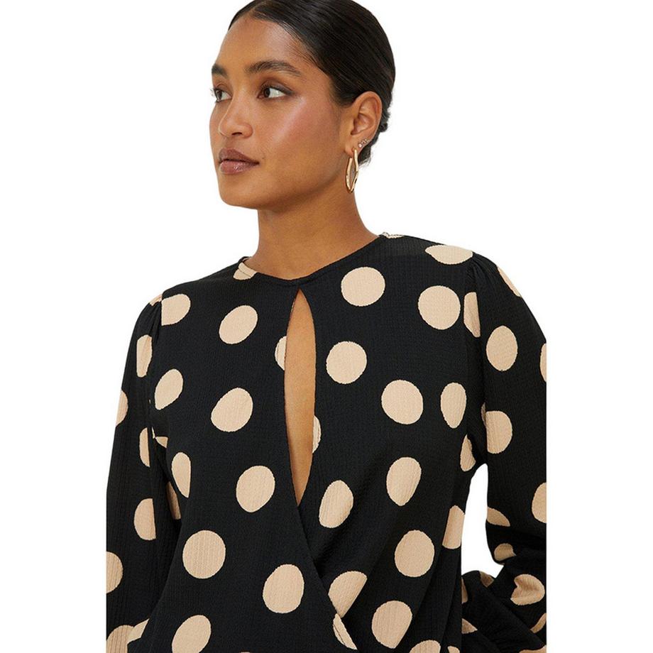 Dorothy Perkins Gepunktetes Langarm-Oberteil mit Tropfenausschnitt  