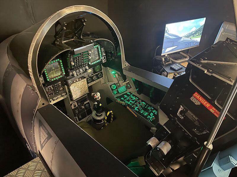 Smartbox  Simulateur de vol d'avion de combat F/A- 18 pendant 40 minutes pour 2 à Zurich - Coffret Cadeau 