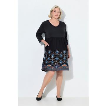 Abito di jersey dal taglio svasato con tasche, scollo a V e maniche a 3/4