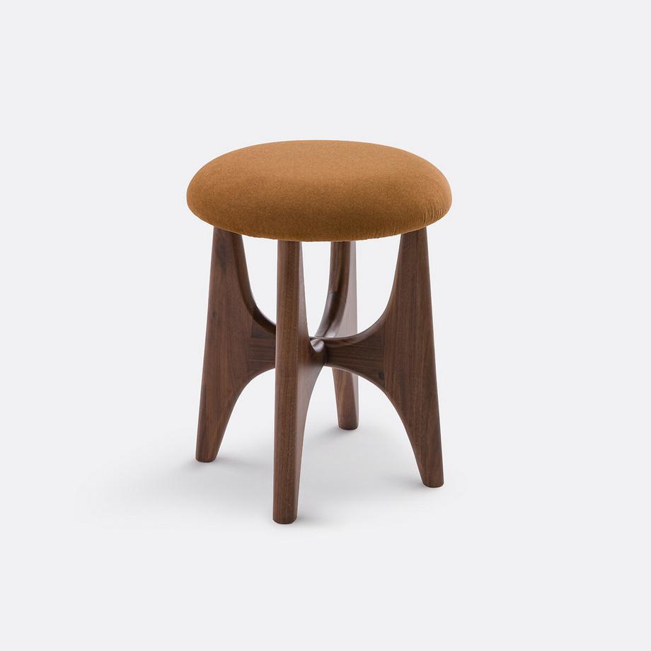 Gepolsterter Hocker aus massivem Nussbaum