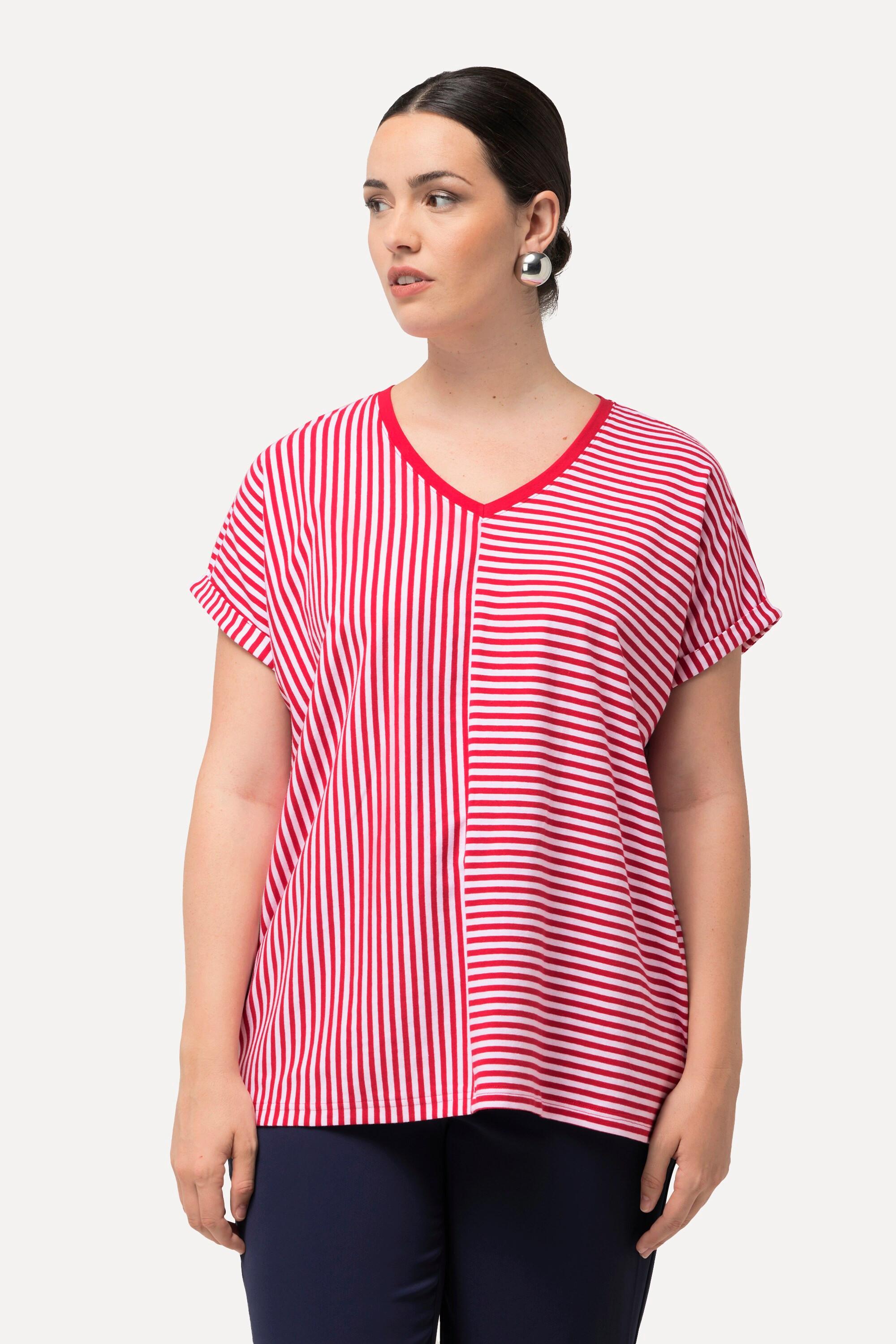 Ulla Popken  T-shirt oversize à col V, manches courtes et jeu de rayures 