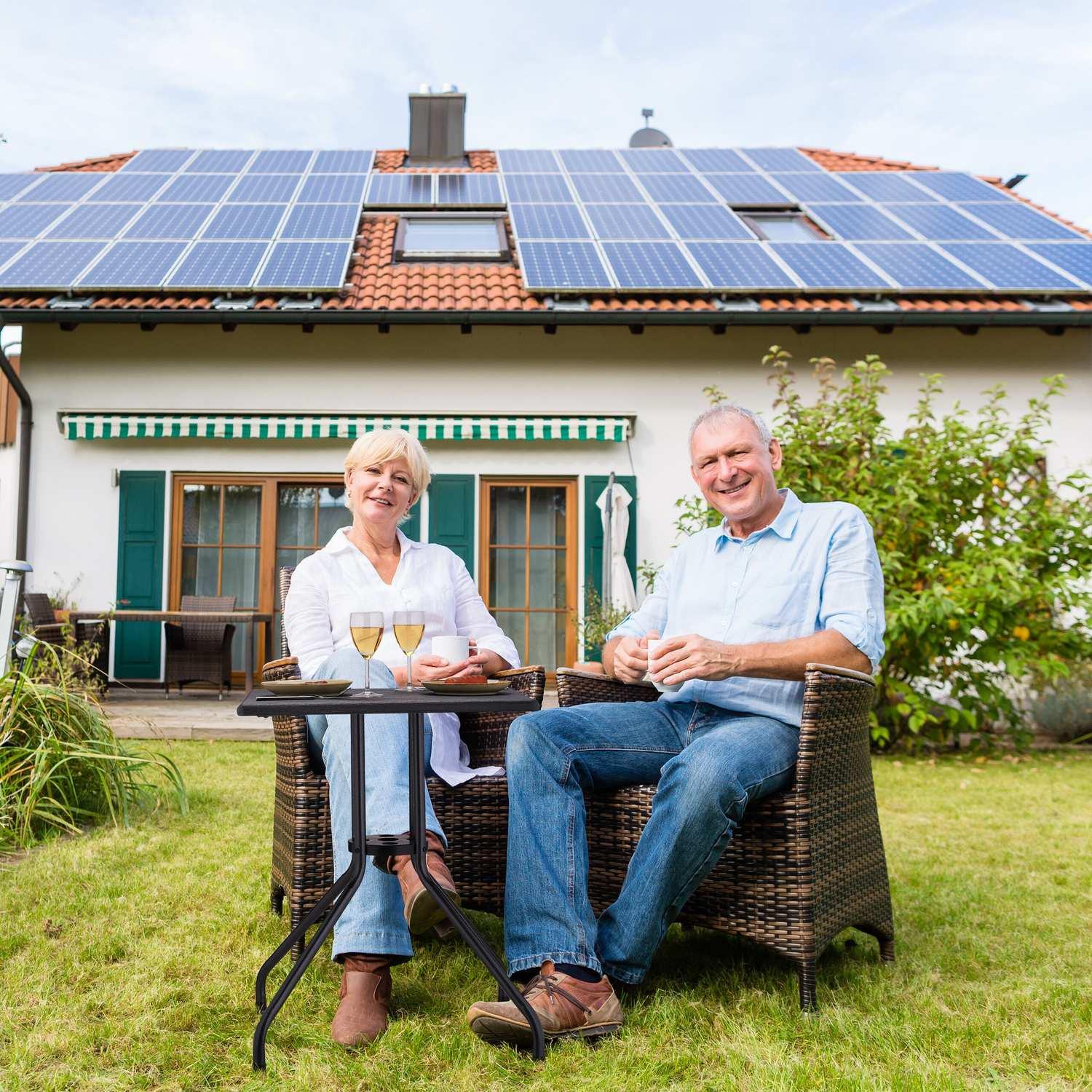 B2X Tavolo da giardino in effetto legno nero  