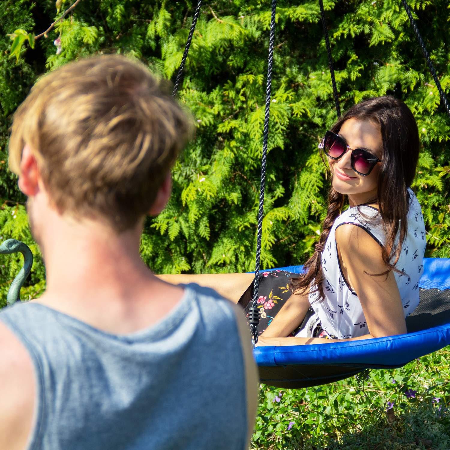 Northix Runde Vogelbogenschaukel mit geschlossenem Sitz  