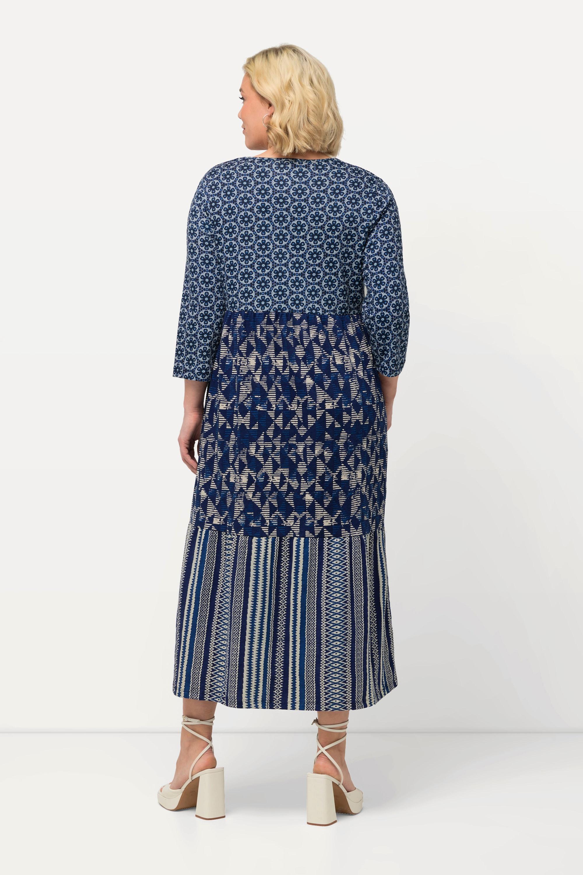 Ulla Popken  Robe en jersey coupe trapèze à mélange de motifs, décolleté en V et manches 3/4 