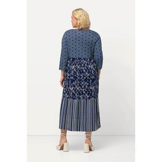 Ulla Popken  Robe en jersey coupe trapèze à mélange de motifs, décolleté en V et manches 3/4 