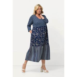 Ulla Popken  Robe en jersey coupe trapèze à mélange de motifs, décolleté en V et manches 3/4 