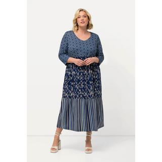 Ulla Popken  Robe en jersey coupe trapèze à mélange de motifs, décolleté en V et manches 3/4 