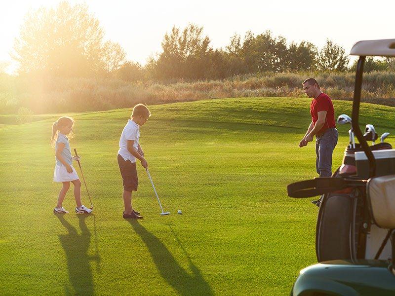 Smartbox  Loisirs et sport en famille : partie de Swing golf et Footgolf pour 4 personnes - Coffret Cadeau 