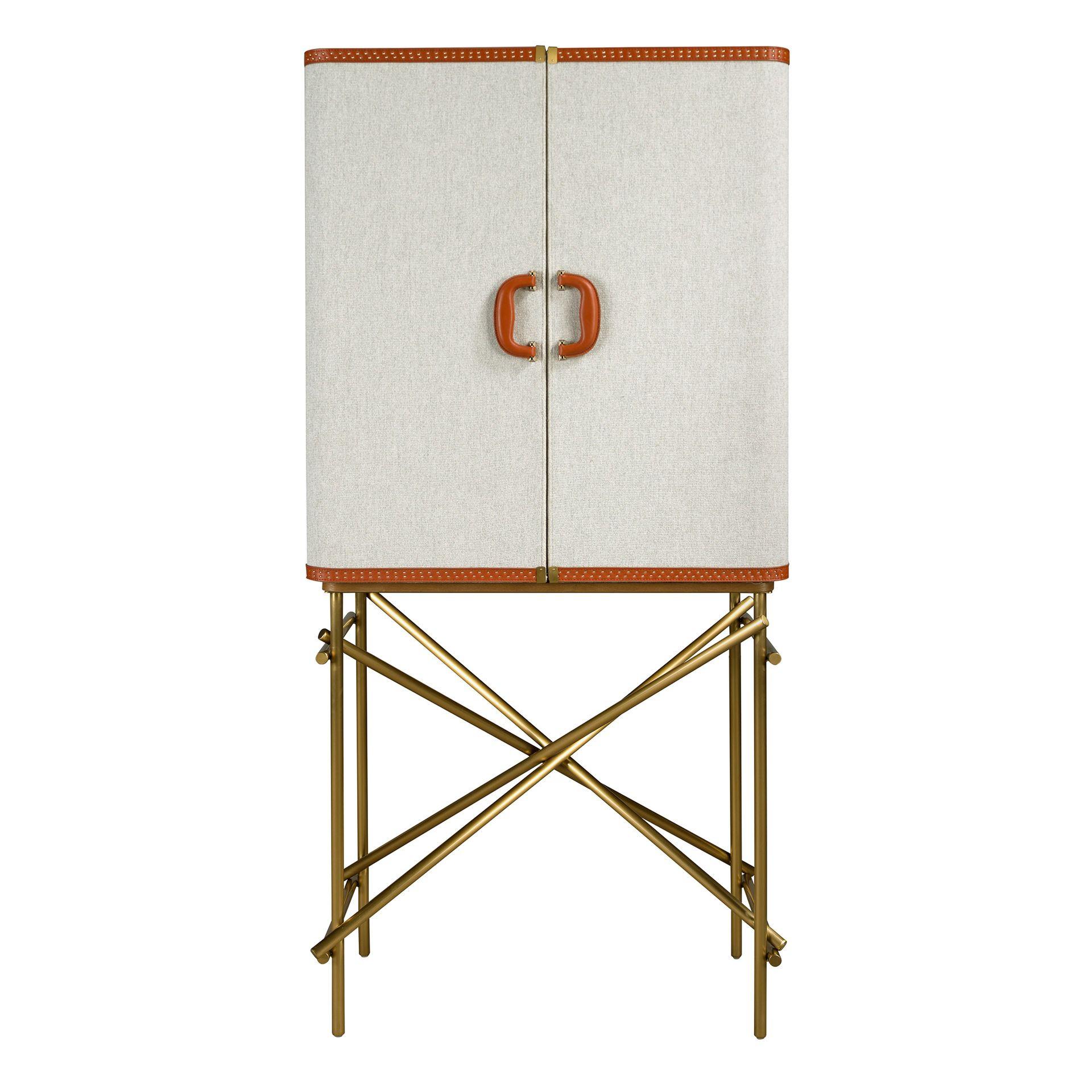 ANGEL CERDA Buffet haut, tissu, noyer et acier poli doré  