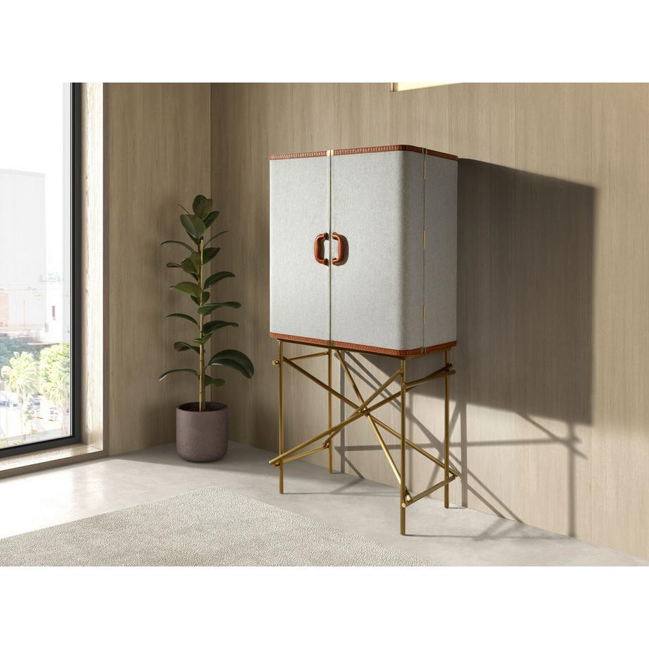 ANGEL CERDA Großes Sideboard, Stoff, Nussbaum und goldfarbener polierter Stahl  