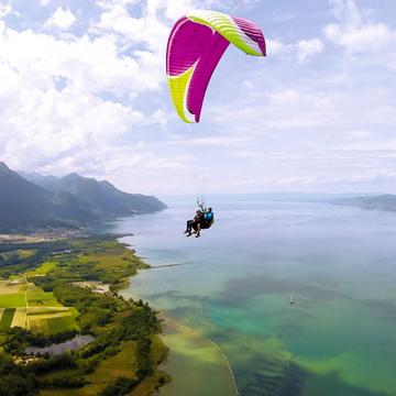 La Suisse vue du ciel avec 1 vol en parapente pour 2 personnes - Coffret Cadeau