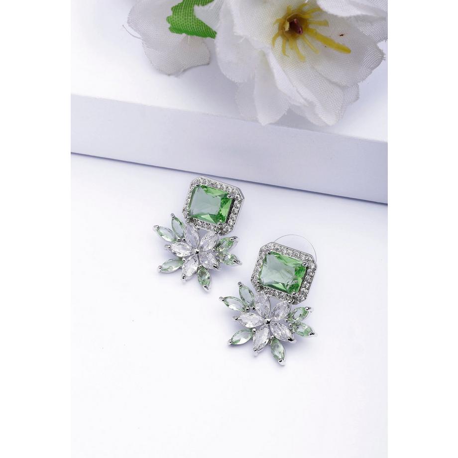AVANT-GARDE PARIS  Boucles d'oreilles stud florales vert clair délicates 