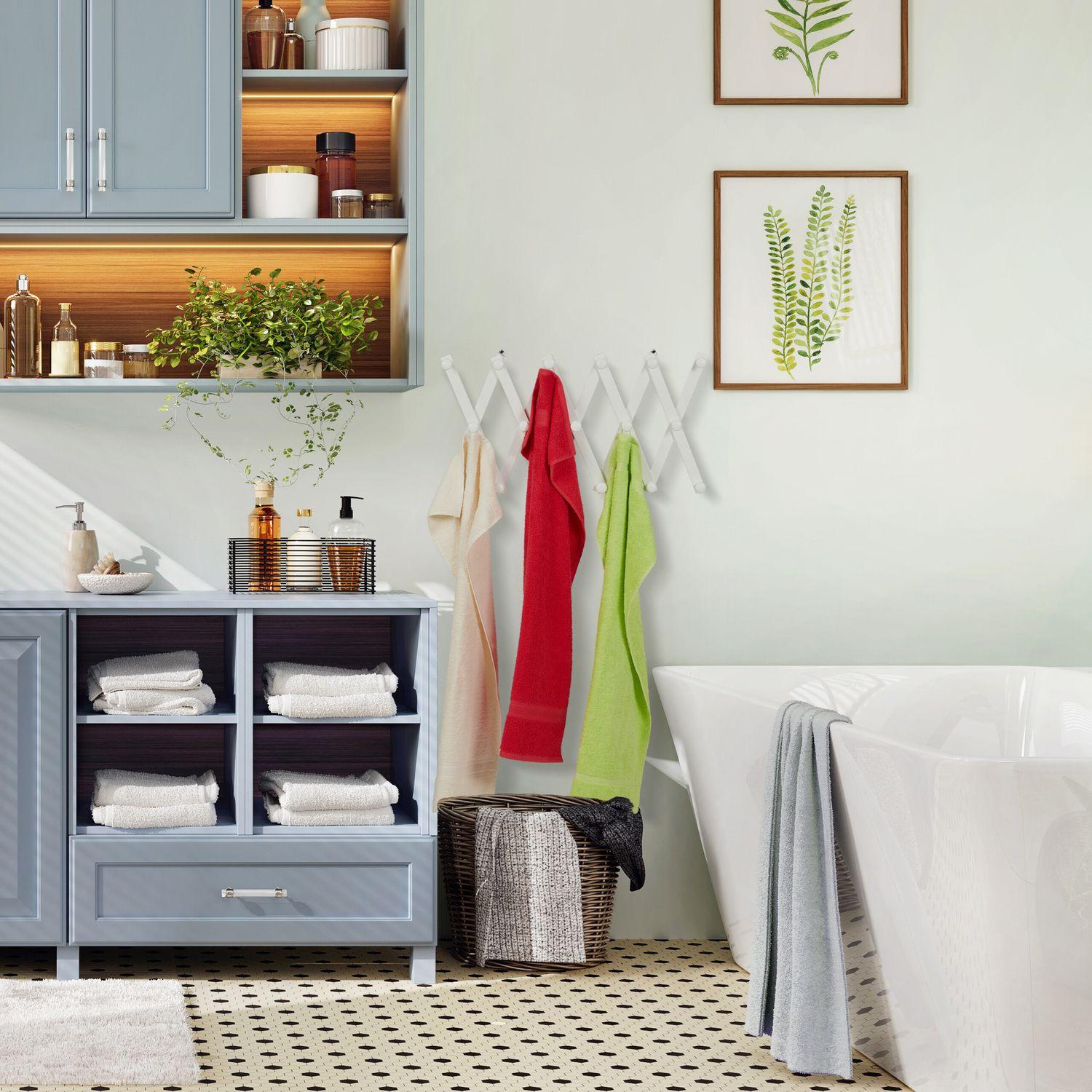 Northix Einziehbarer Wandgarderobenhalter aus Holz  