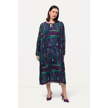 Robe plissée longueur midi, col tunisien et manches longues, silhouette en A