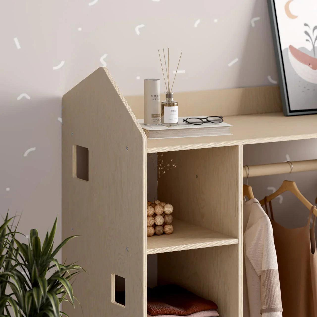 Montessori Offener Kinderkleiderschrank im Hausdesign für Kinder - Montessori Qualitätsmöbel  