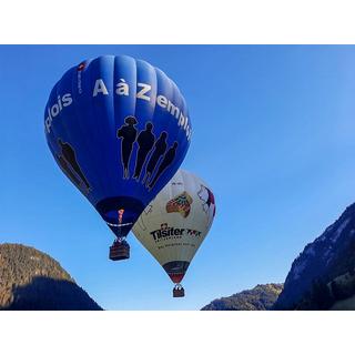 Smartbox  Private Fahrt im Heissluftballon für 2 in den Alpen, mit Start ab der Region Mittelland - Geschenkbox 