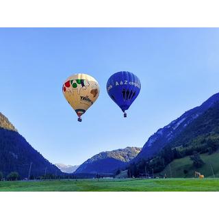 Smartbox  Private Fahrt im Heissluftballon für 2 in den Alpen, mit Start ab der Region Mittelland - Geschenkbox 