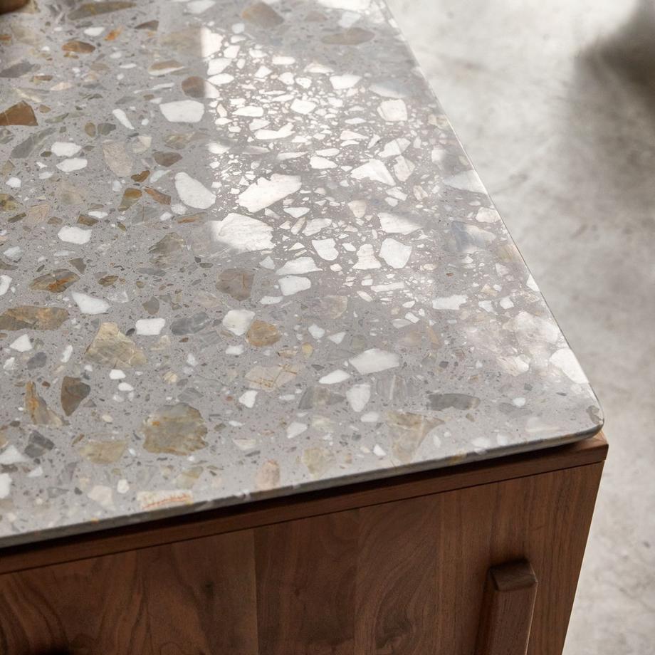 Tikamoon  Credenza in legno di noce massello e battuto di terrazzo premium 140 cm Isaure 