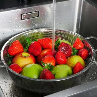 Intirilife Passoire en acier inoxydable avec deux poignées  