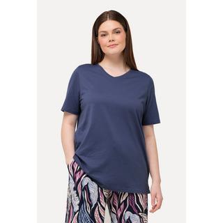 Ulla Popken  T-shirt classica di cotone biologico con scollatura a V e mezze maniche 