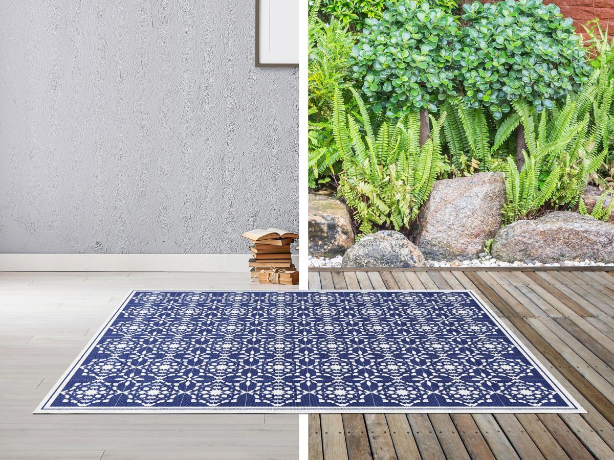 Vente-unique Tapis intérieur ou extérieur effet carreaux de ciment - 150 x 200 cm - Bleu et blanc - BAYONA  