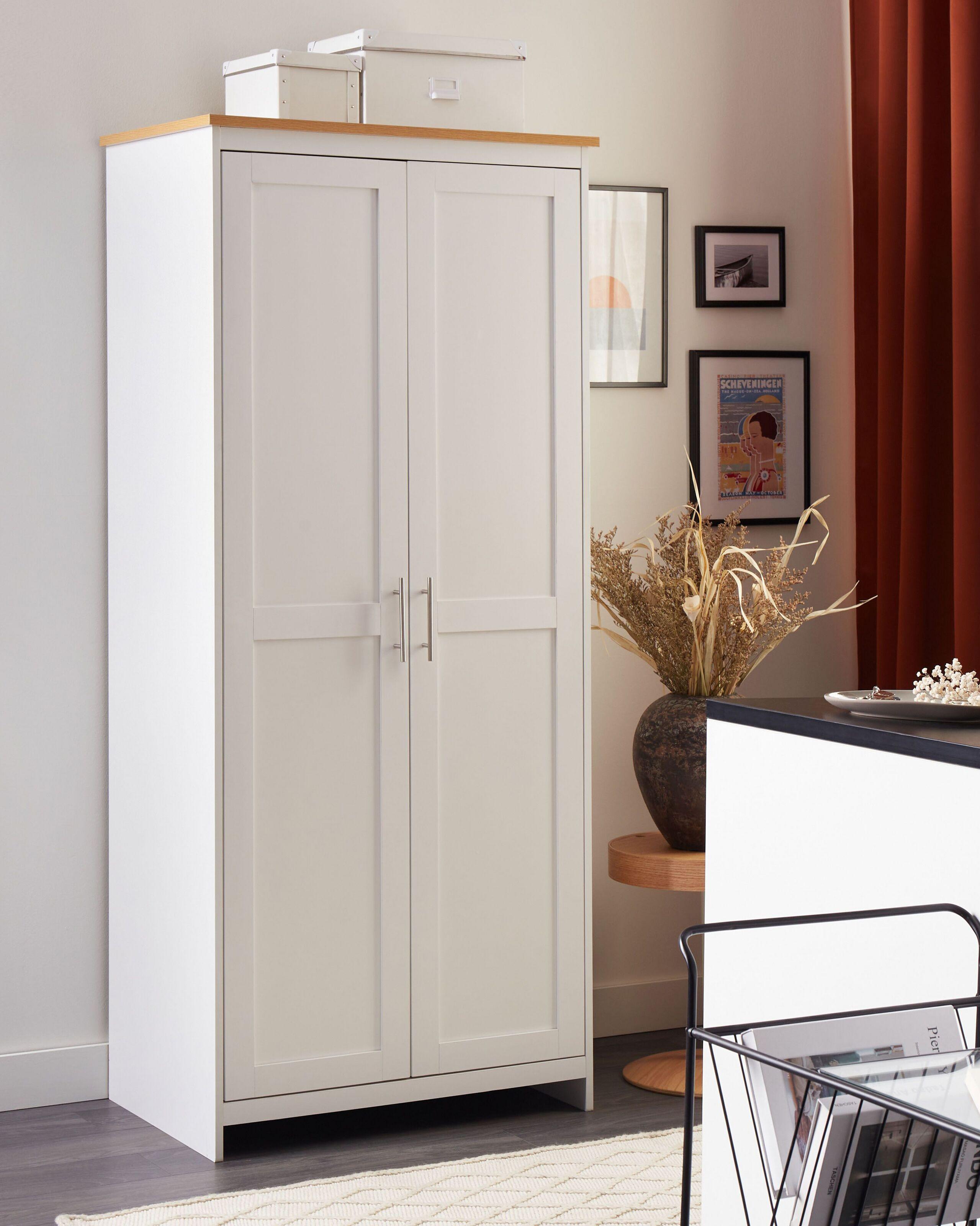 Beliani Kleiderschrank aus Faserplatte Klassisch SELLIN  