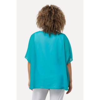 Ulla Popken  Blouse oversized en mousseline. Col rond et manches courtes 