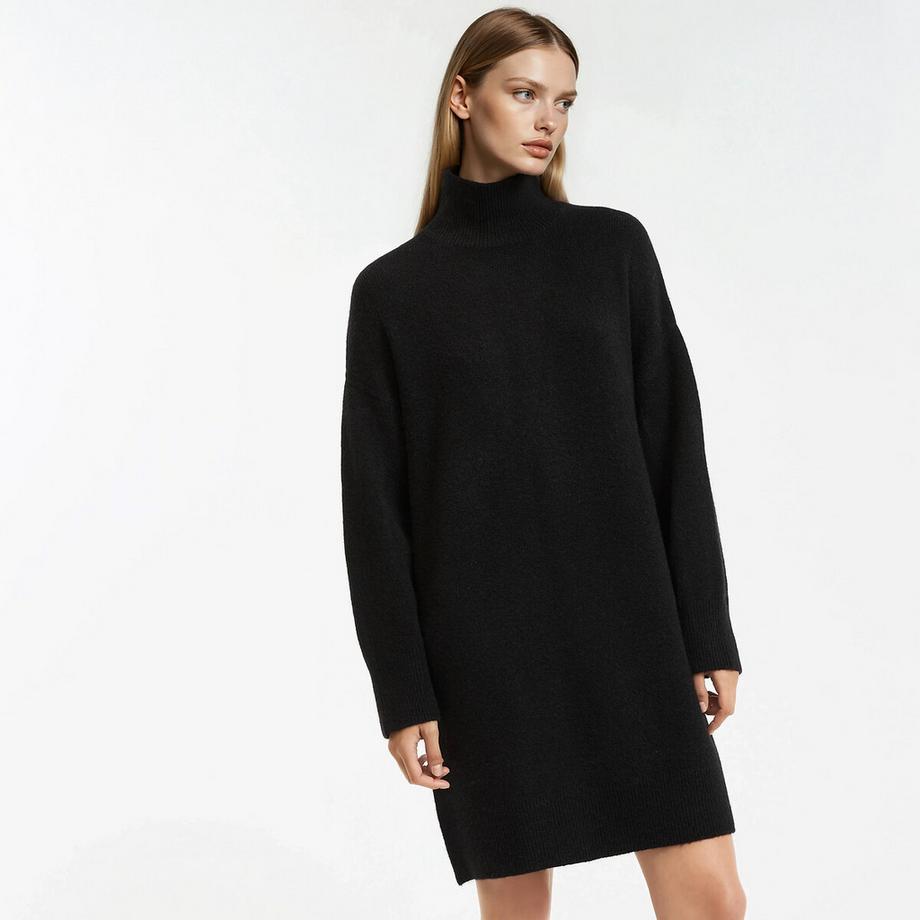 Kurzes Strickkleid mit langen Ärmeln