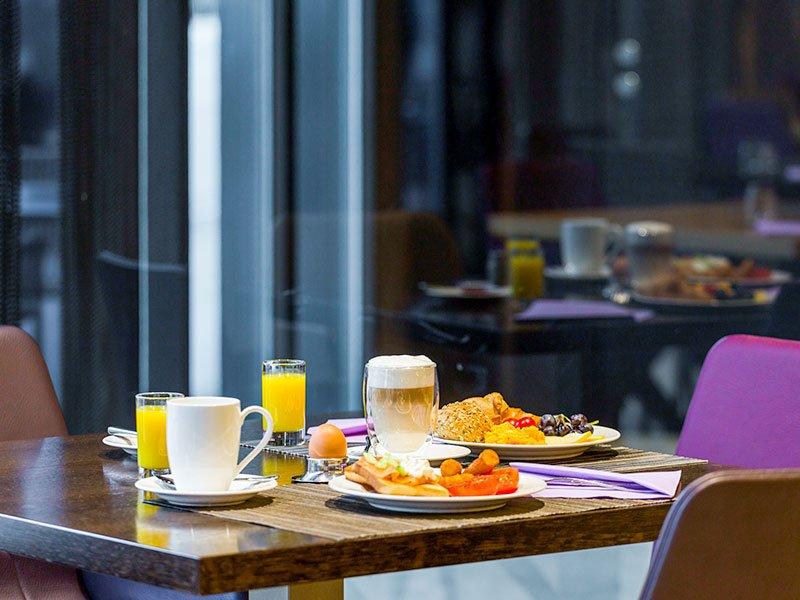 Smartbox  Entspannen in Basel: 1 Übernachtung mit Frühstück und Prosecco auf dem Zimmer im Pullman Hotel Basel - Geschenkbox 