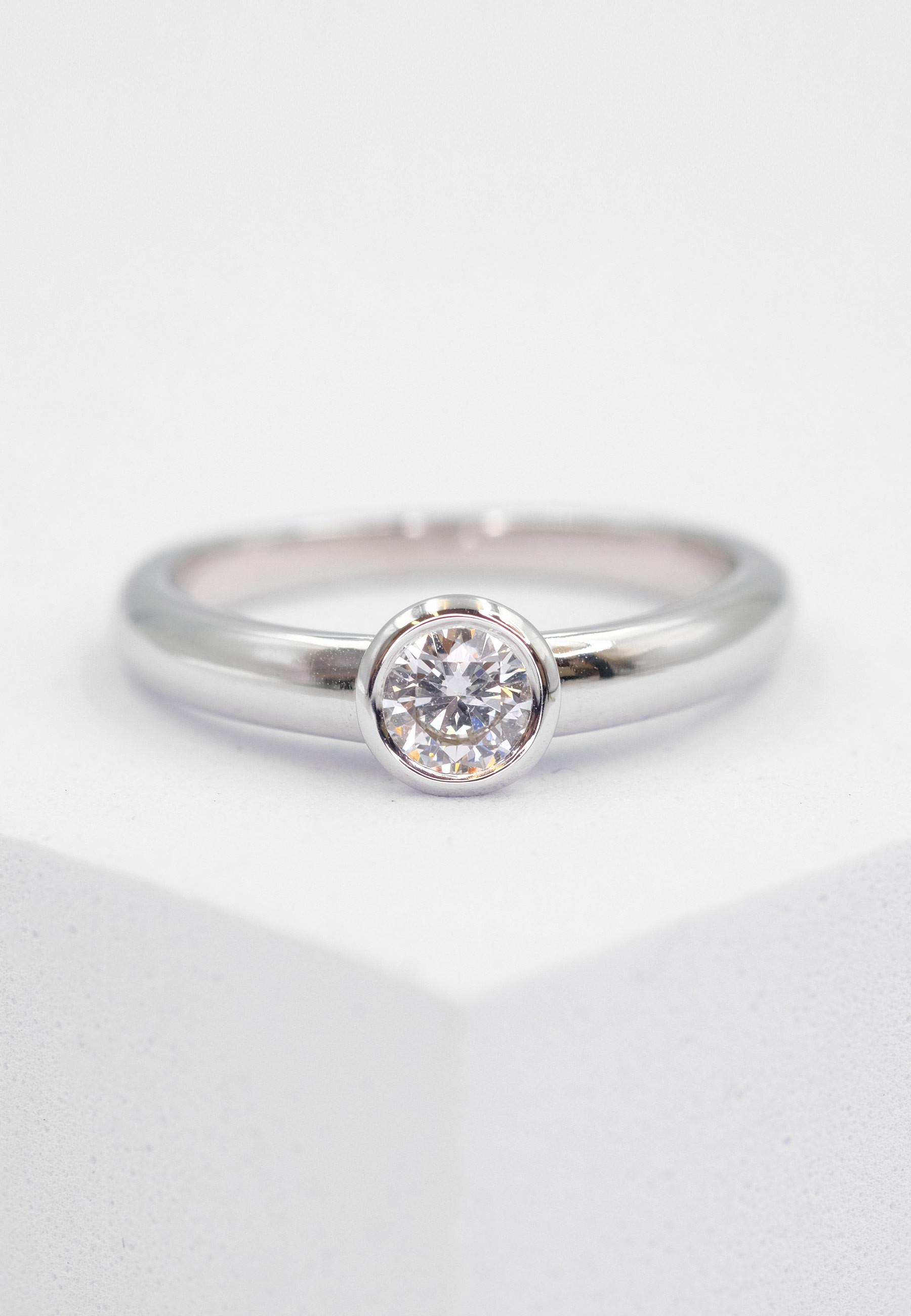 MUAU Schmuck  Solitaire Ring Diamant 0.30ct. Weissgold 750 