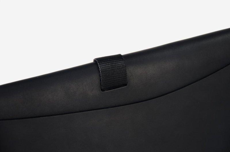 Le Feuillet Pochette a mano con cinturino  