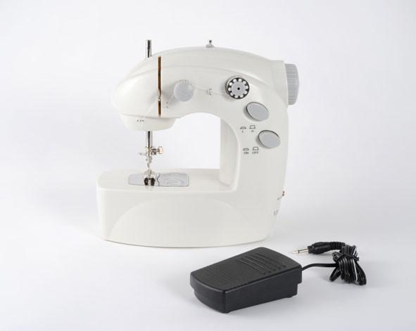 INDUSTEX Sew Whiz-Kompakte Nähmaschine mit Spulen, Garnrollen & Pedal  