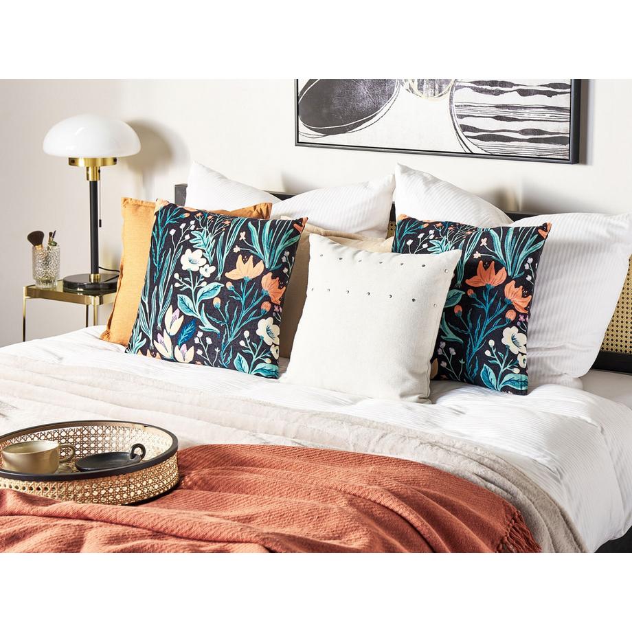 Beliani Dekokissen aus Samtstoff  OSMUNDA  