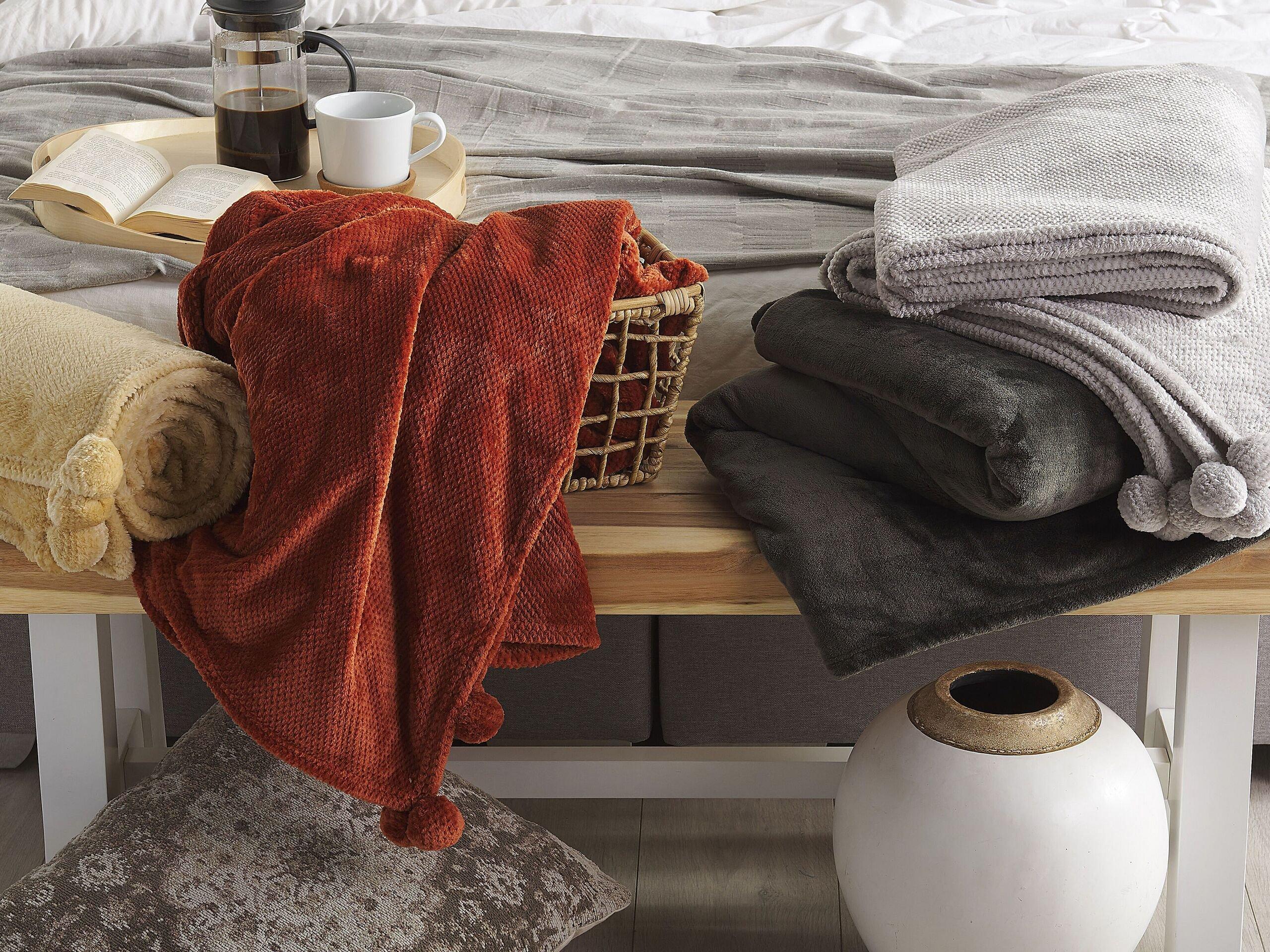 Beliani Kuscheldecke aus Polyester Klassisch SAITLER  