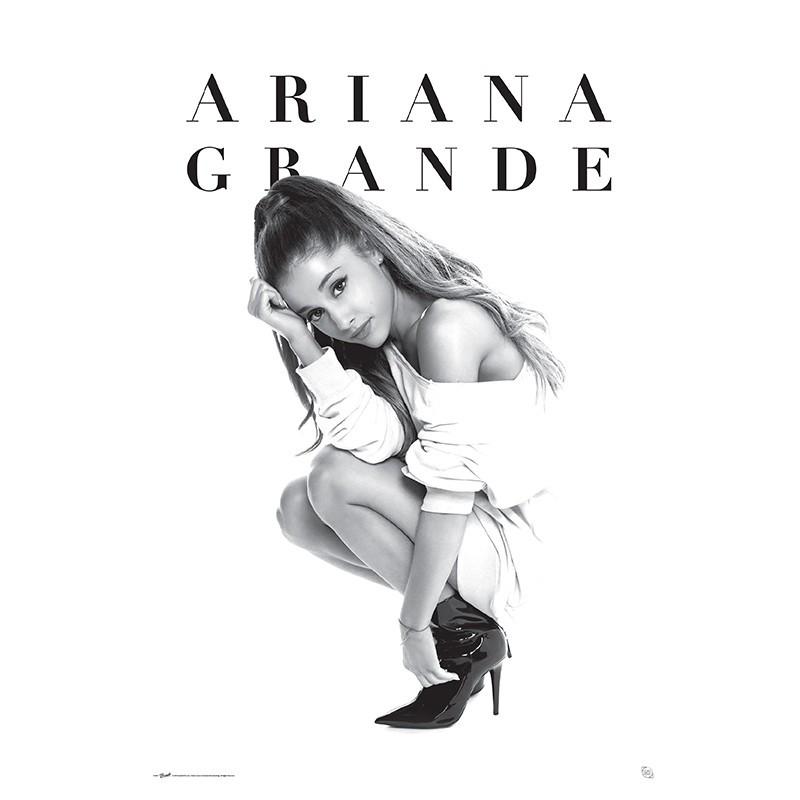 Image of Poster - Gerollt und mit Folie versehen - Ariana Grande - Posieren Poster - Gerollt und mit Folie versehen - Ariana Grande - Posieren