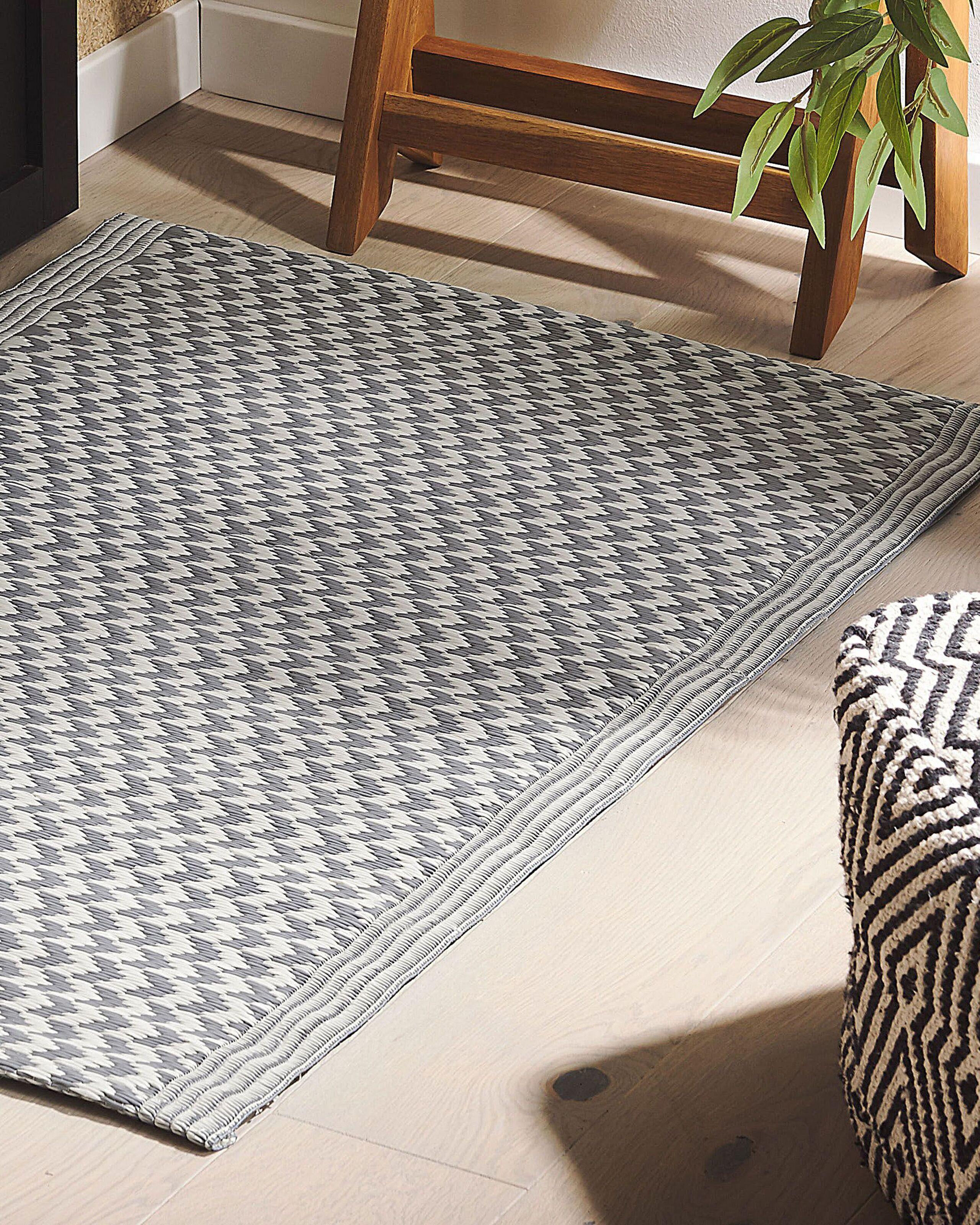 Beliani Tapis en Polypropylène Moderne MANGO  