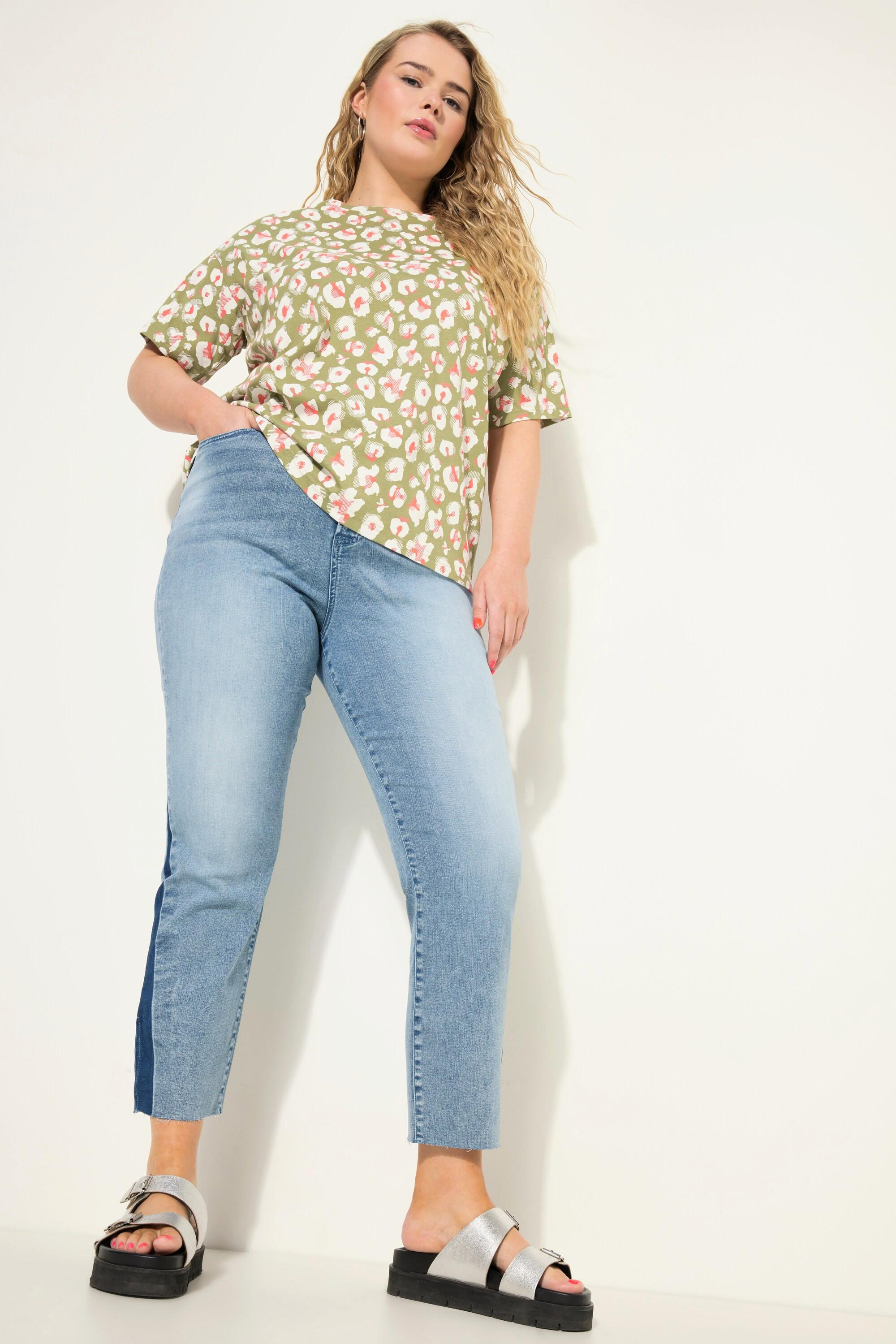 Studio Untold  Jean mom taille haute avec gousset latéral. Jambes larges et 5 poches 